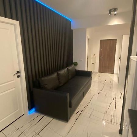 Q Luxury Apartment - Palas Center Яш Екстериор снимка